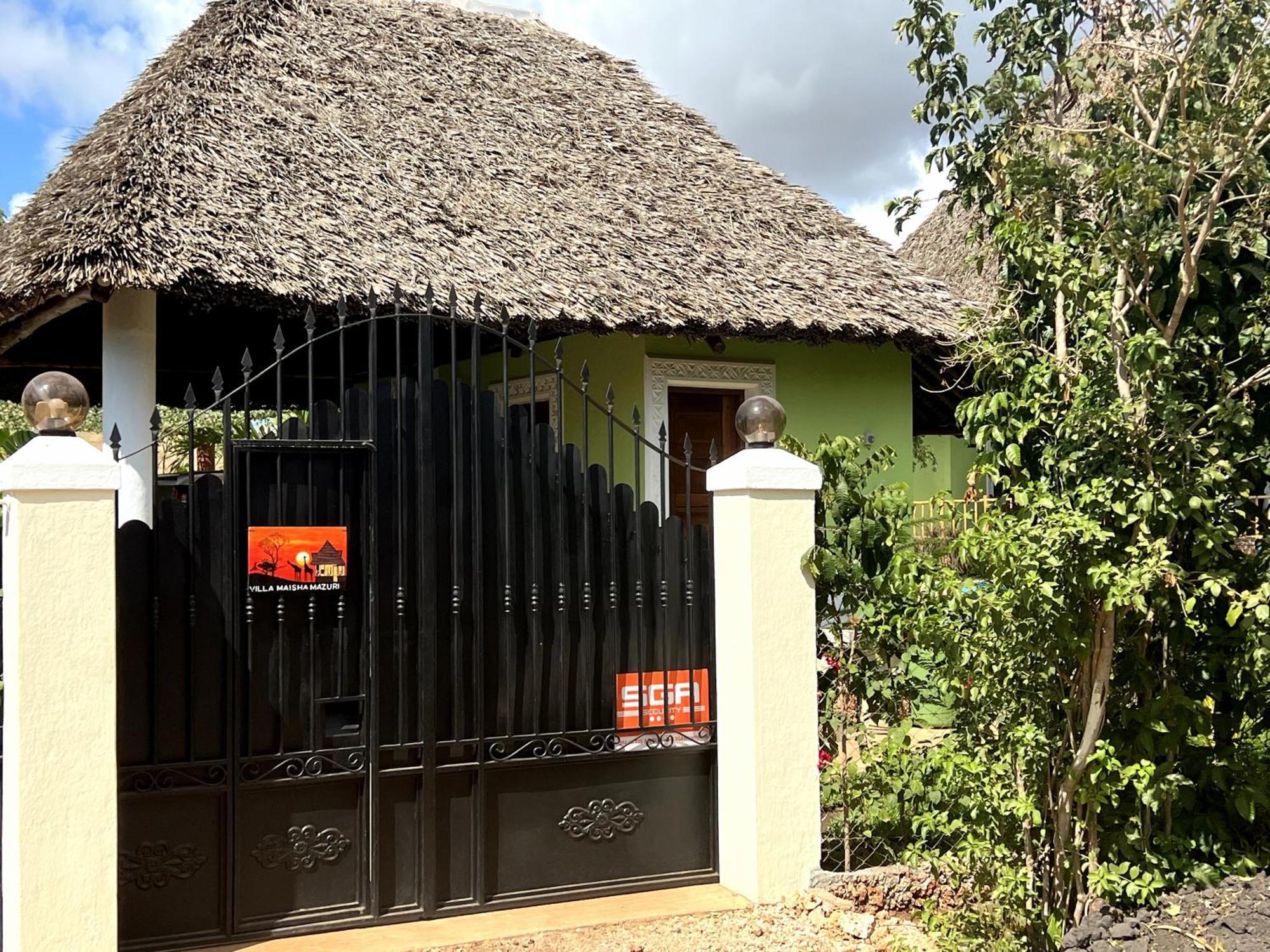 Paradiesische Villa Maisha Mazuri Mit Pool. Terrasse Und Personal Diani Beach Exterior photo